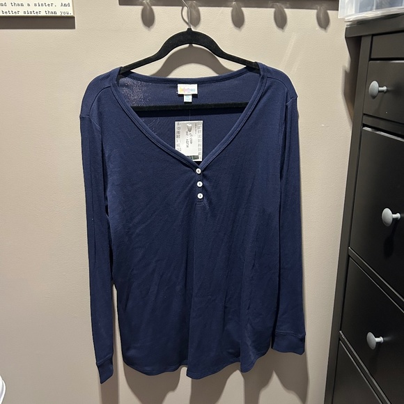 LuLaRoe 2XL Ruby Henley Top - Picture 1 of 2